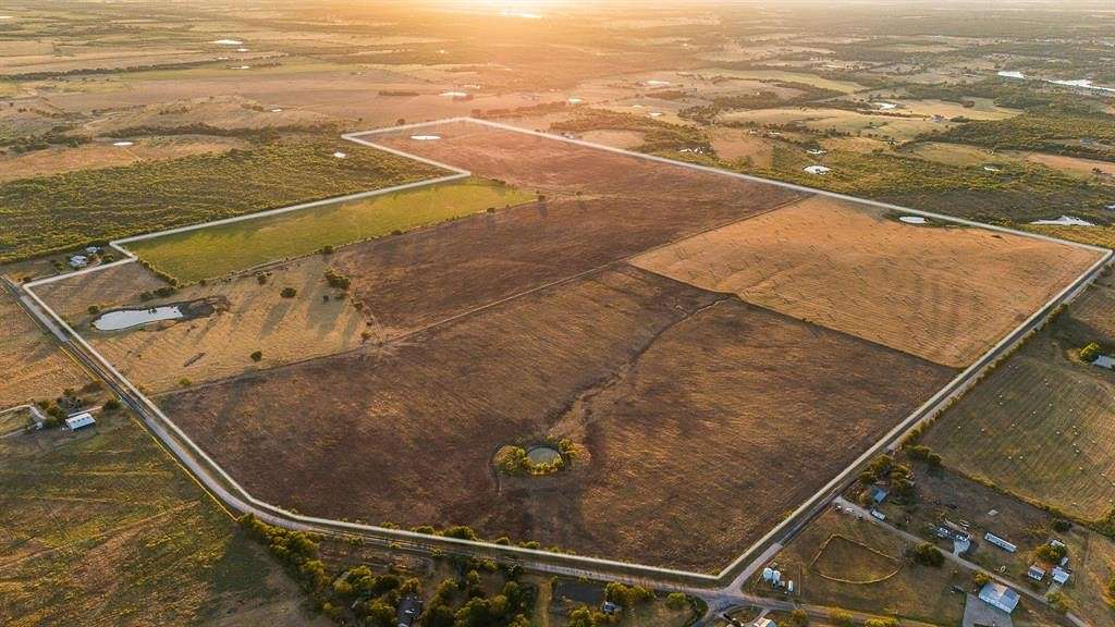 348 Acres of Land for Sale in Axtell, Texas
