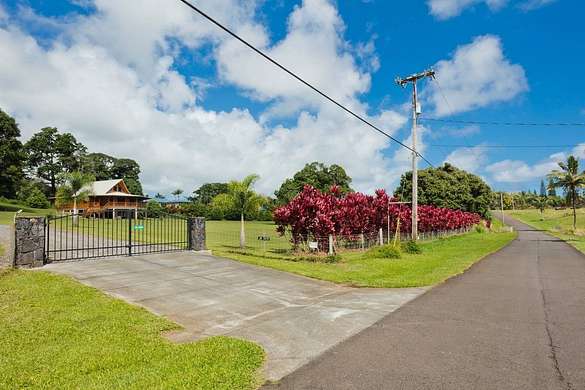 3.5 Acres of Residential Land with Home for Sale in Pepeekeo, Hawaii