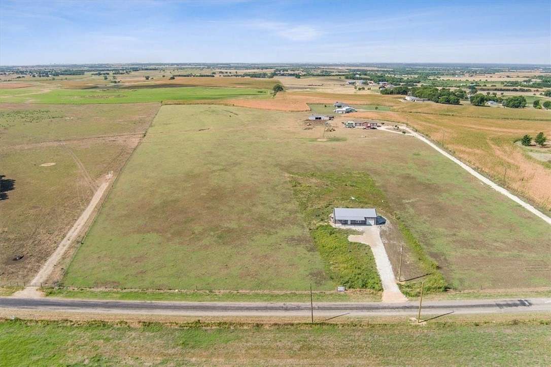 1.1 Acres of Residential Land for Sale in Moody, Texas