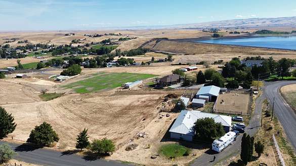 4 Acres of Land with Home for Sale in Pendleton, Oregon