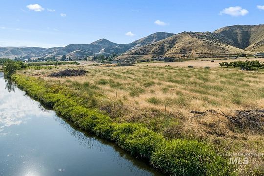 5 Acres of Land for Sale in Emmett, Idaho
