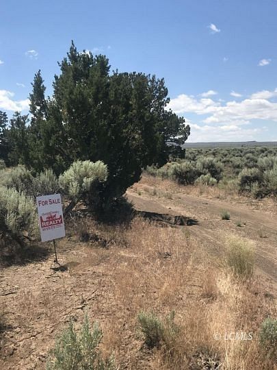19.9 Acres of Recreational Land for Sale in Christmas Valley, Oregon