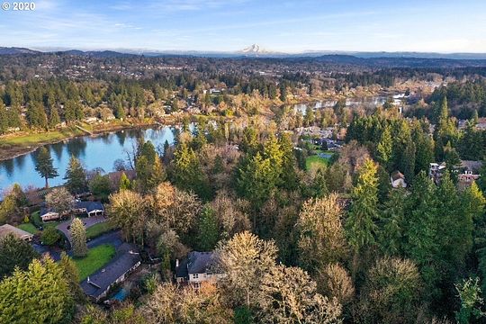 0.98 Acres of Residential Land for Sale in Lake Oswego, Oregon