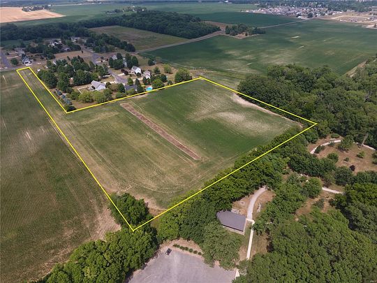 10.1 Acres of Land for Sale in Highland, Illinois