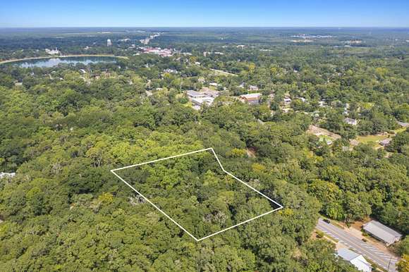 0.82 Acres of Residential Land for Sale in DeFuniak Springs, Florida