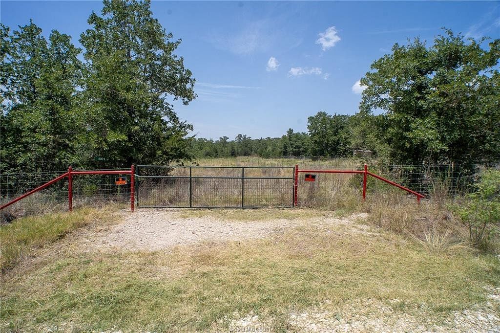 1 Acre of Residential Land for Sale in Caldwell, Texas