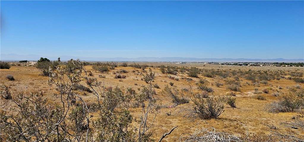 19.6 Acres of Land for Sale in Rosamond, California