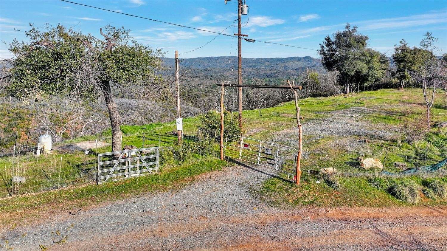 39.2 Acres of Land for Sale in Mountain Ranch, California