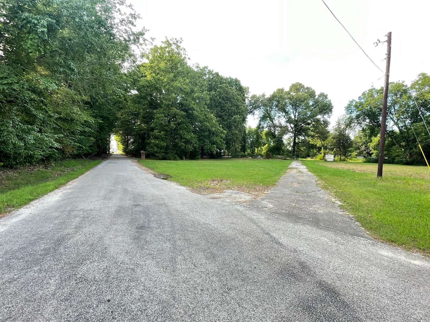 5 Acres of Residential Land for Sale in Jackson, Tennessee
