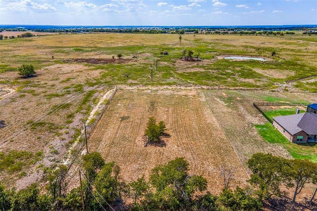 1 Acre of Residential Land for Sale in Decatur, Texas