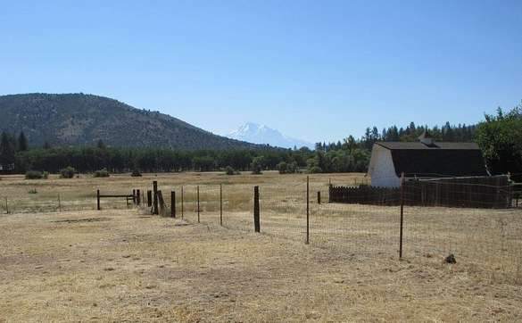 0.9 Acres of Mixed-Use Land for Sale in Yreka, California