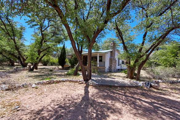 7 Acres of Residential Land with Home for Sale in Hereford, Arizona
