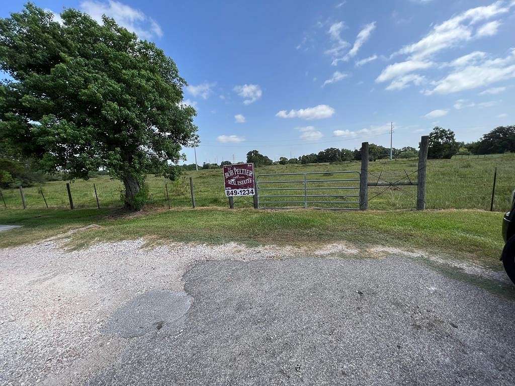 24 Acres of Agricultural Land for Sale in West Columbia, Texas