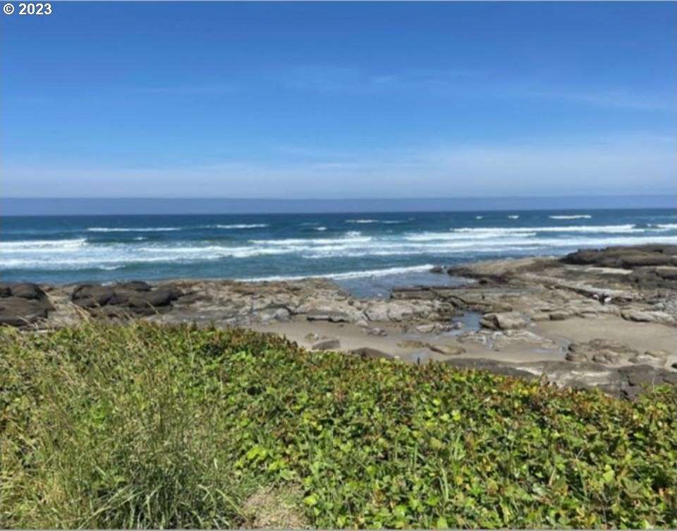6.5 Acres of Mixed-Use Land for Sale in Yachats, Oregon
