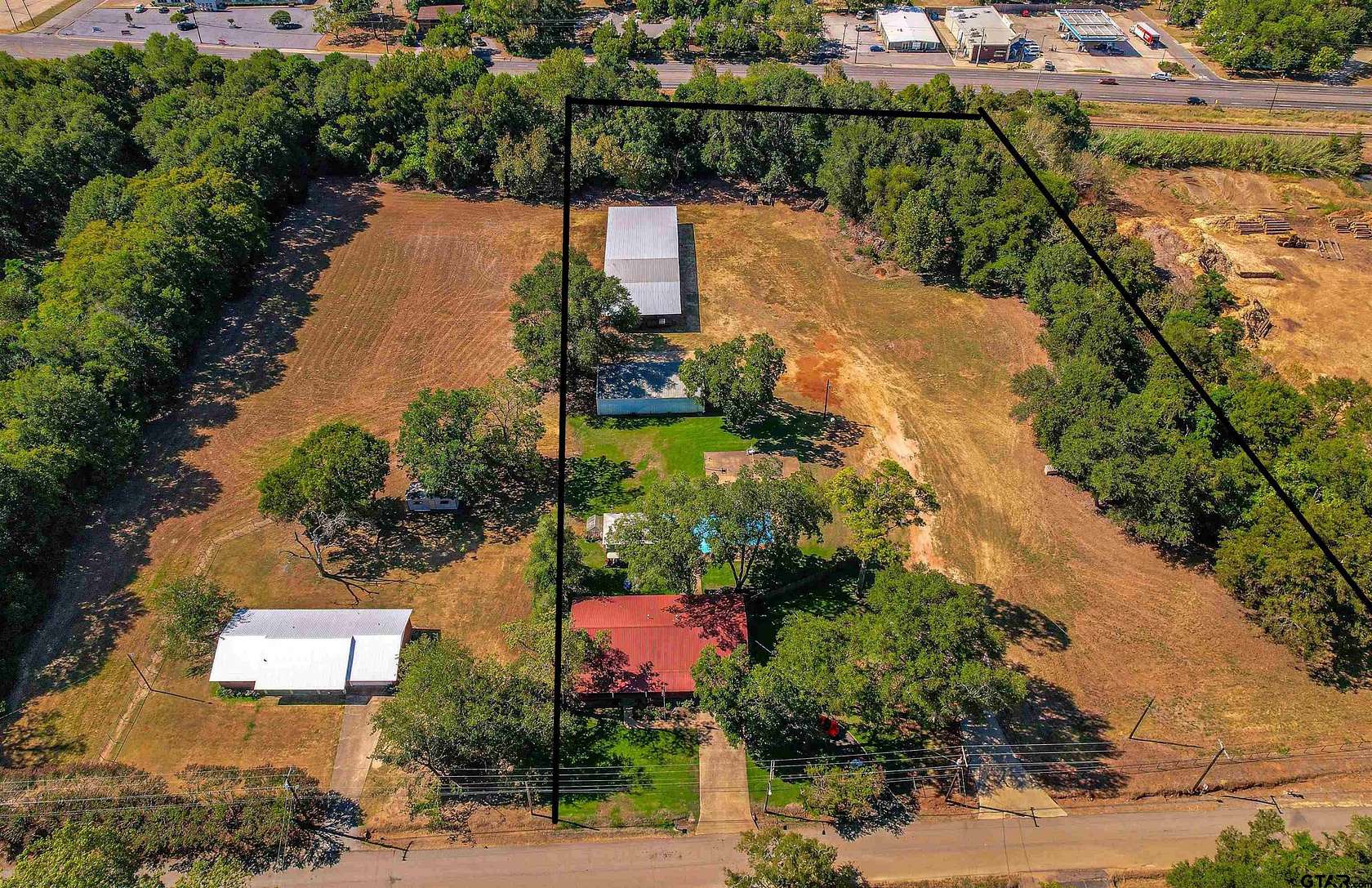 4 Acres of Residential Land with Home for Sale in Jacksonville, Texas