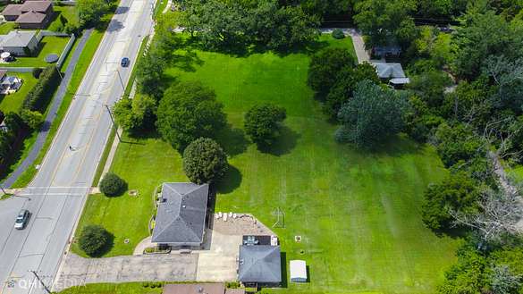 1.1 Acres of Improved Commercial Land for Sale in Downers Grove, Illinois
