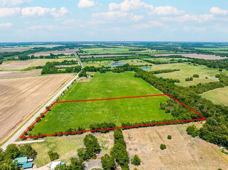10 Acres of Improved Recreational Land & Farm for Sale in Paris, Texas