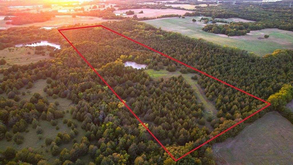19.3 Acres of Recreational Land for Sale in Honey Grove, Texas