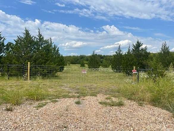 10.5 Acres of Land for Sale in Commerce, Texas