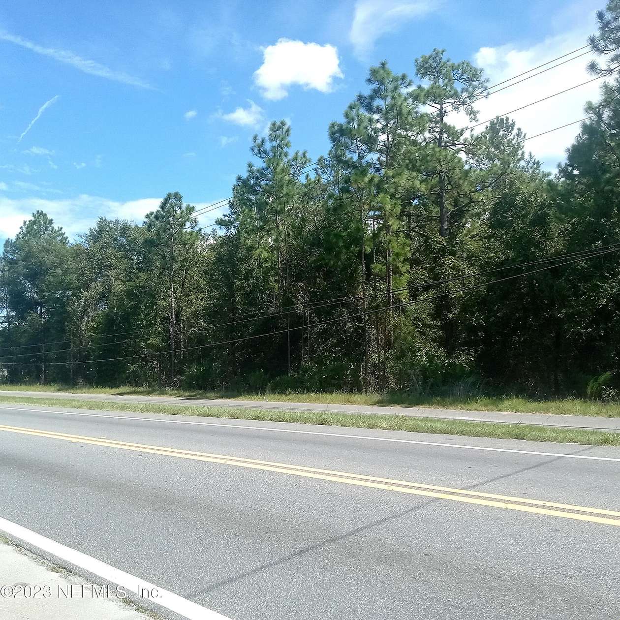 1.007 Acres of Mixed-Use Land for Sale in Middleburg, Florida
