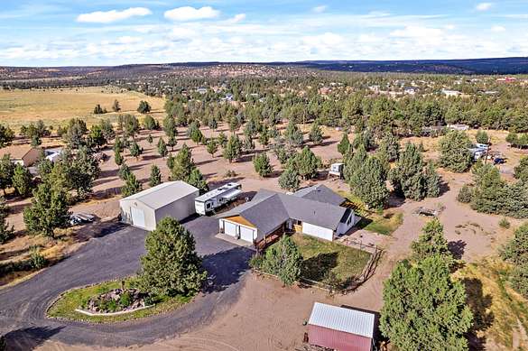5 Acres of Residential Land with Home for Sale in Prineville, Oregon