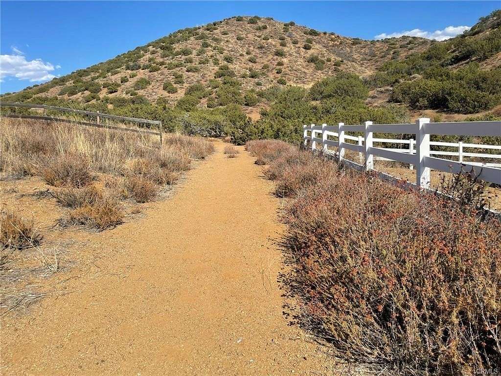 41.8 Acres of Land for Sale in Agua Dulce, California