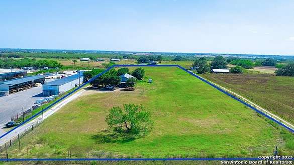 6 Acres of Improved Commercial Land for Sale in Floresville, Texas