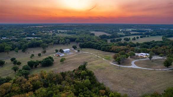 31 Acres of Land with Home for Sale in Whitewright, Texas