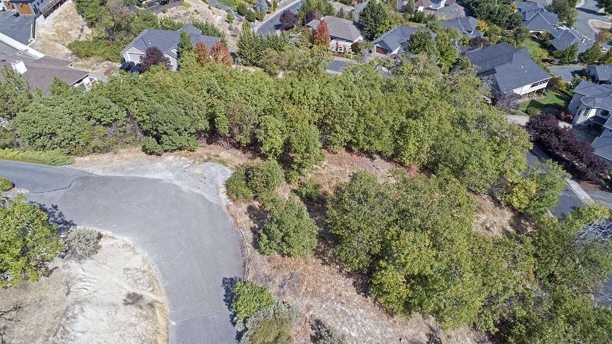 0.47 Acres of Residential Land for Sale in Grants Pass, Oregon