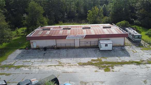 8 Acres of Improved Commercial Land for Sale in Waldo, Florida