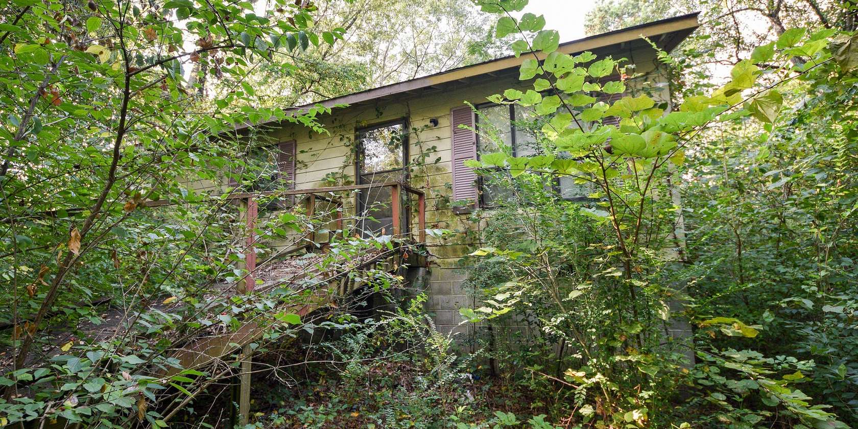 4 Acres of Residential Land with Home for Sale in Chattanooga, Tennessee