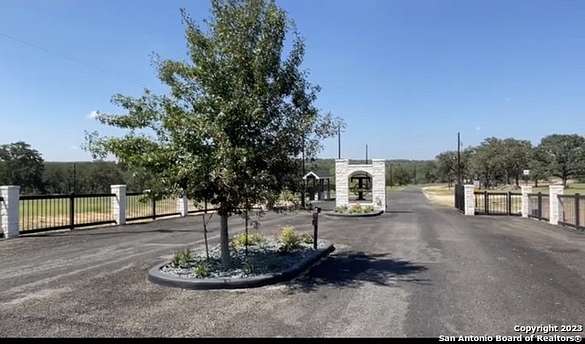 1.5 Acres of Residential Land for Sale in La Vernia, Texas