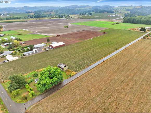 14.1 Acres of Land with Home for Sale in Dayton, Oregon