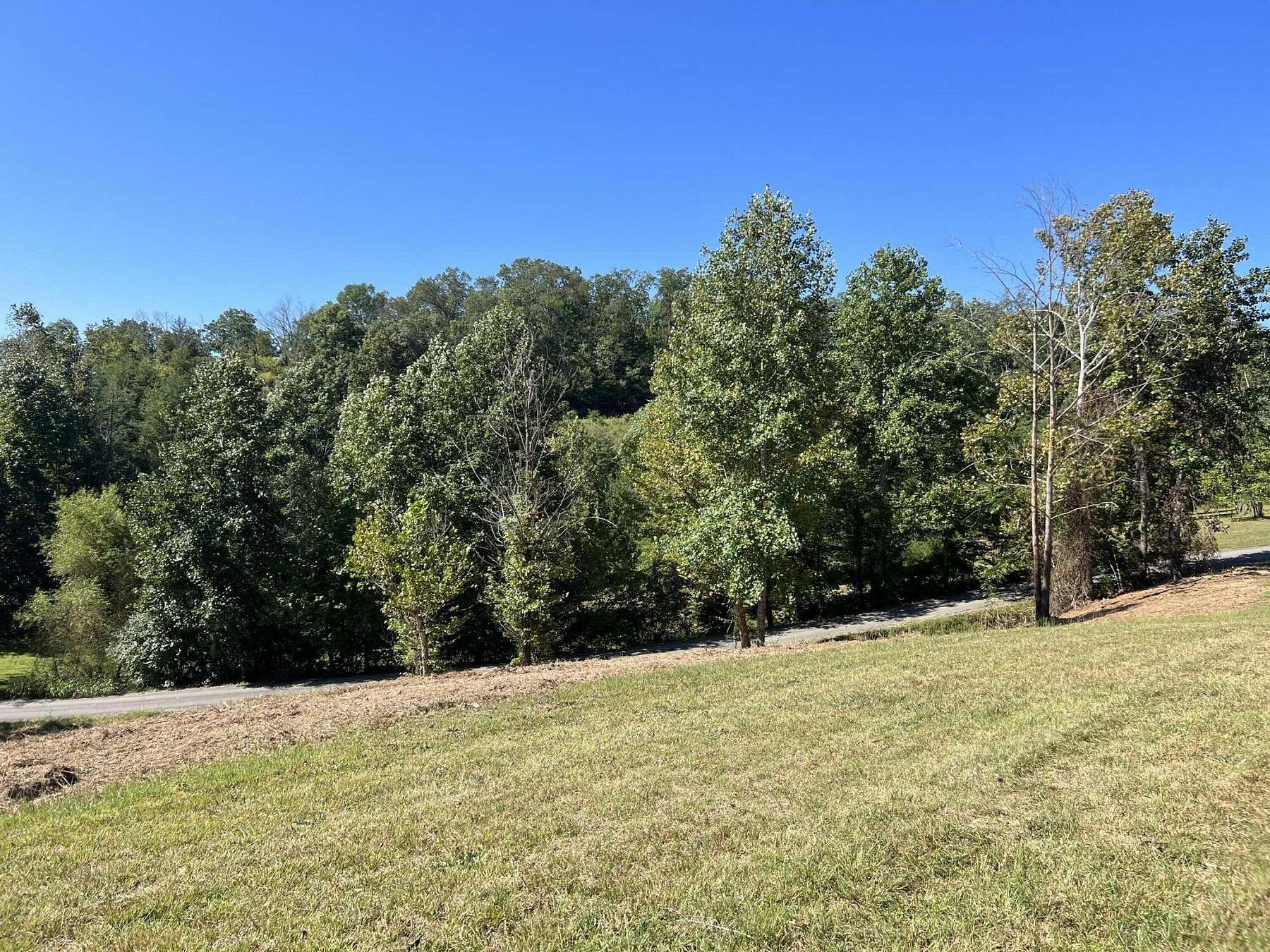 1 Acre of Residential Land for Sale in Jamestown, Kentucky