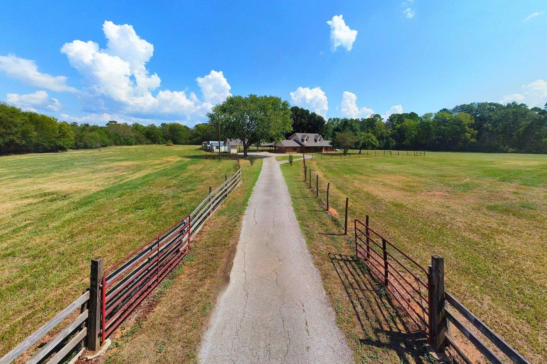 9.5 Acres of Residential Land with Home for Sale in Milam, Texas