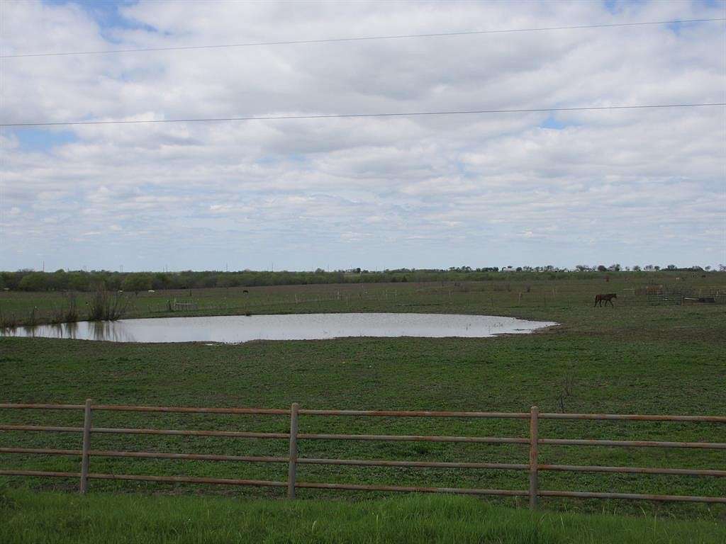 23 Acres of Agricultural Land for Sale in Hillsboro, Texas