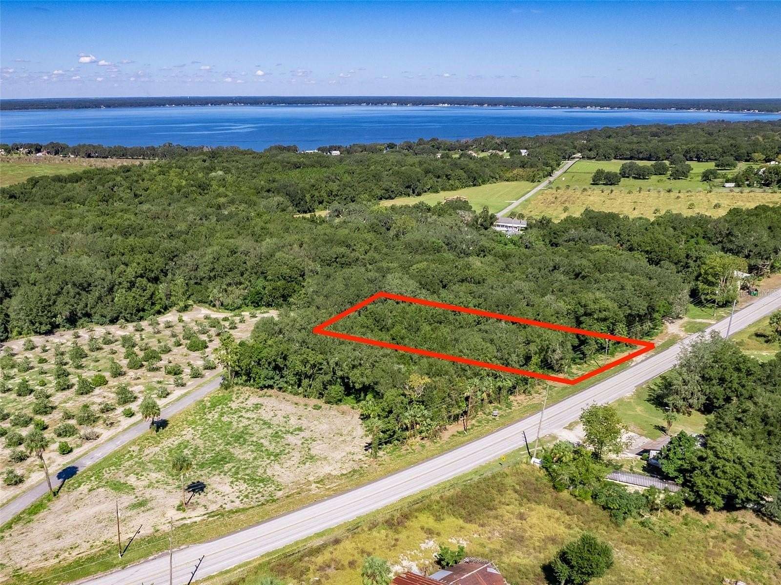 1.05 Acres of Commercial Land for Sale in Weirsdale, Florida