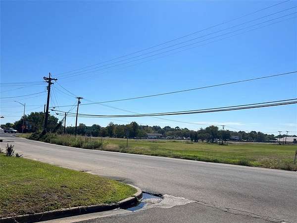 8.53 Acres of Mixed-Use Land for Sale in Sulphur Springs, Texas