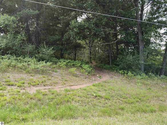 0.5 Acres of Land for Sale in Farwell, Michigan