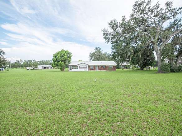 5 Acres of Residential Land with Home for Sale in Bowling Green, Florida