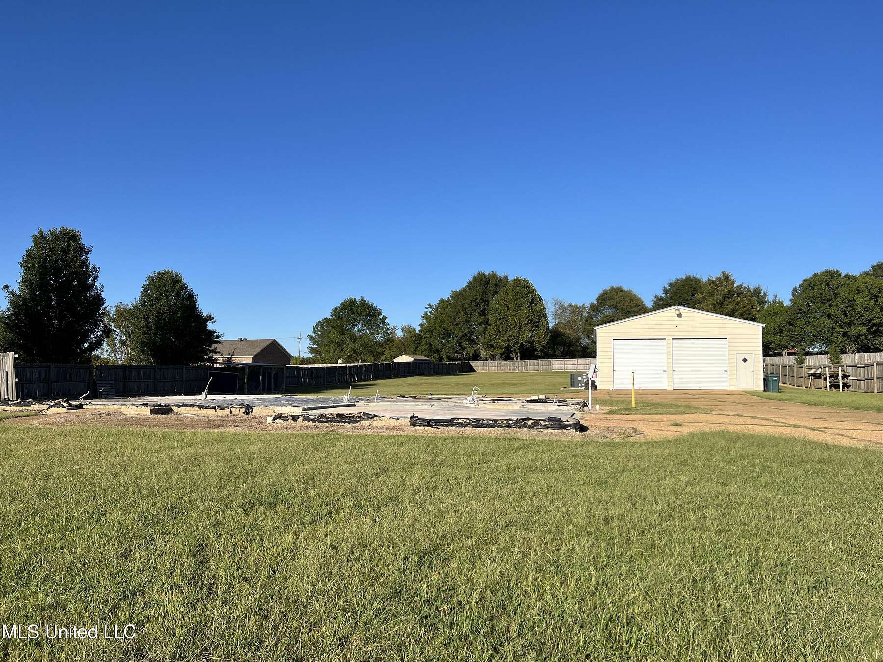 0.98 Acres of Residential Land for Sale in Southaven, Mississippi