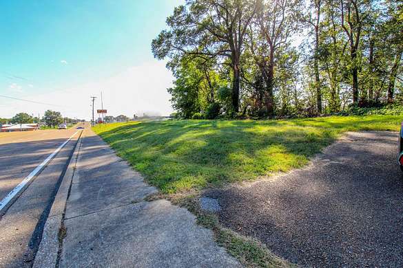 2.3 Acres of Mixed-Use Land for Sale in Wildersville, Tennessee