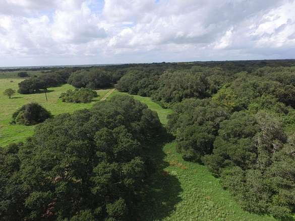 633 Acres of Recreational Land & Farm for Sale in Wallis, Texas