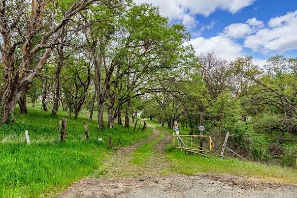 888 Acres of Land for Sale in Central Point, Oregon