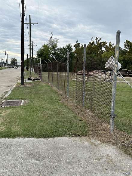 2.5 Acres of Residential Land for Sale in Houma, Louisiana