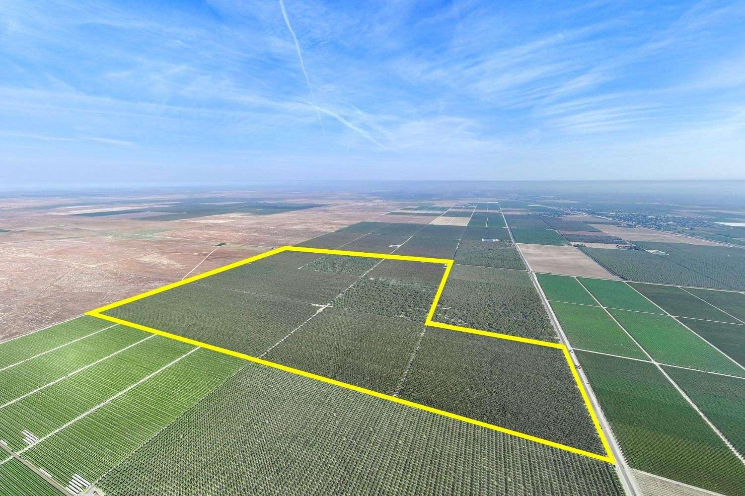 399 Acres of Agricultural Land for Sale in Earlimart, California