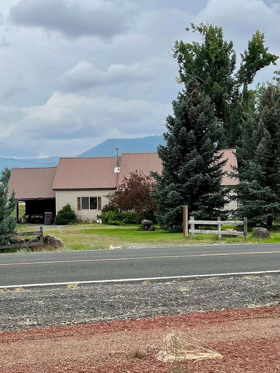 14.3 Acres of Land with Home for Sale in Bonanza, Oregon
