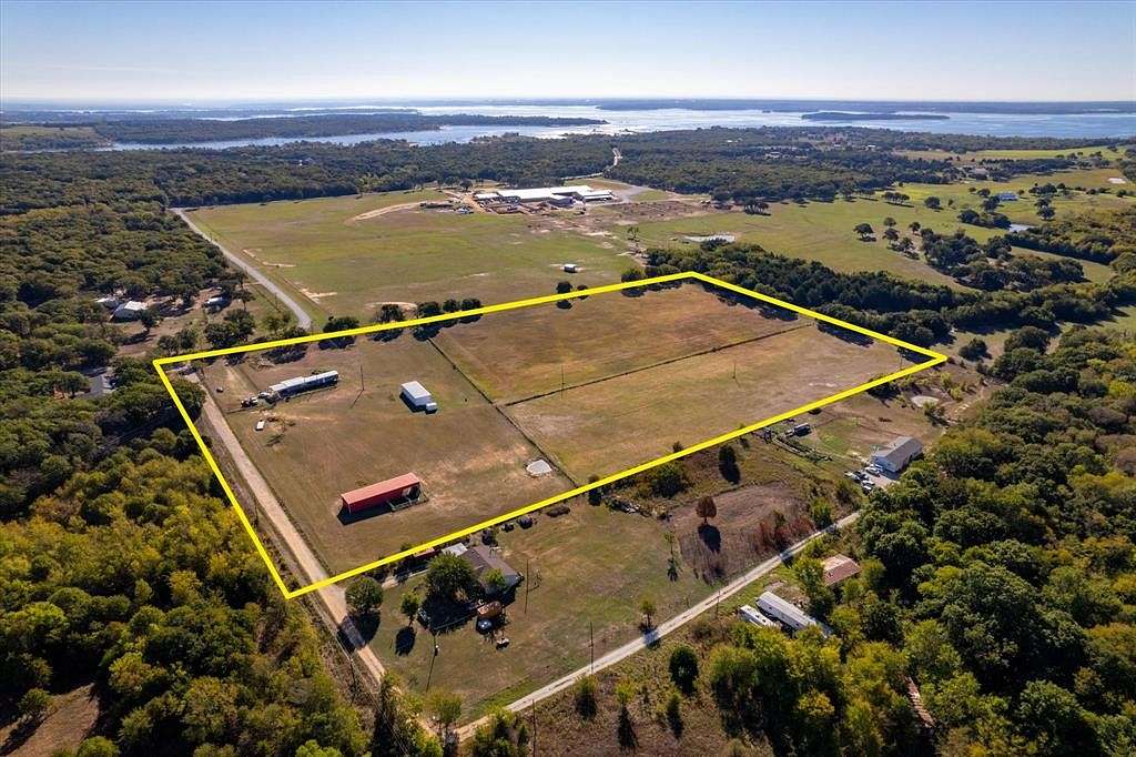16 Acres of Improved Recreational Land & Farm for Sale in Valley View, Texas