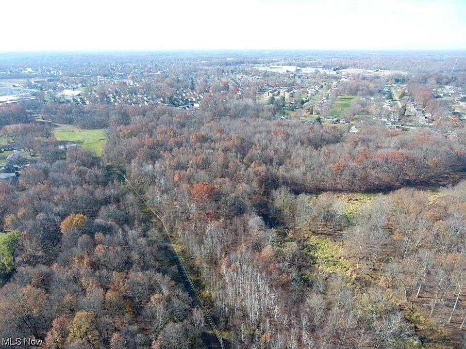 15.8 Acres of Land for Sale in Niles, Ohio