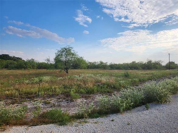 10.1 Acres of Land for Sale in Hubbard, Texas